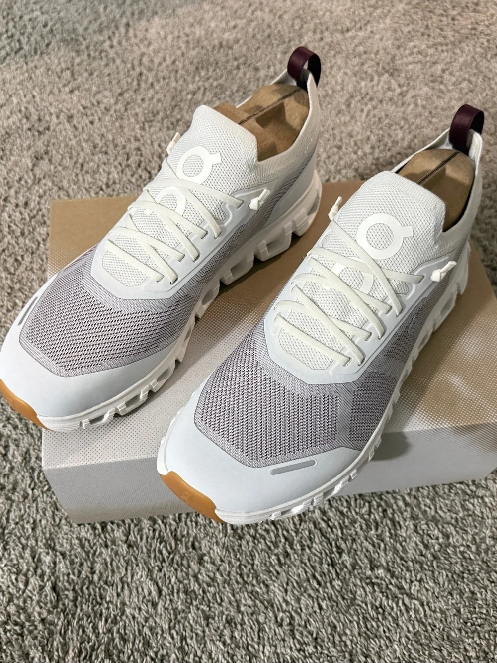 NIN On Cloud 6 Versa Sneakers ice maroon